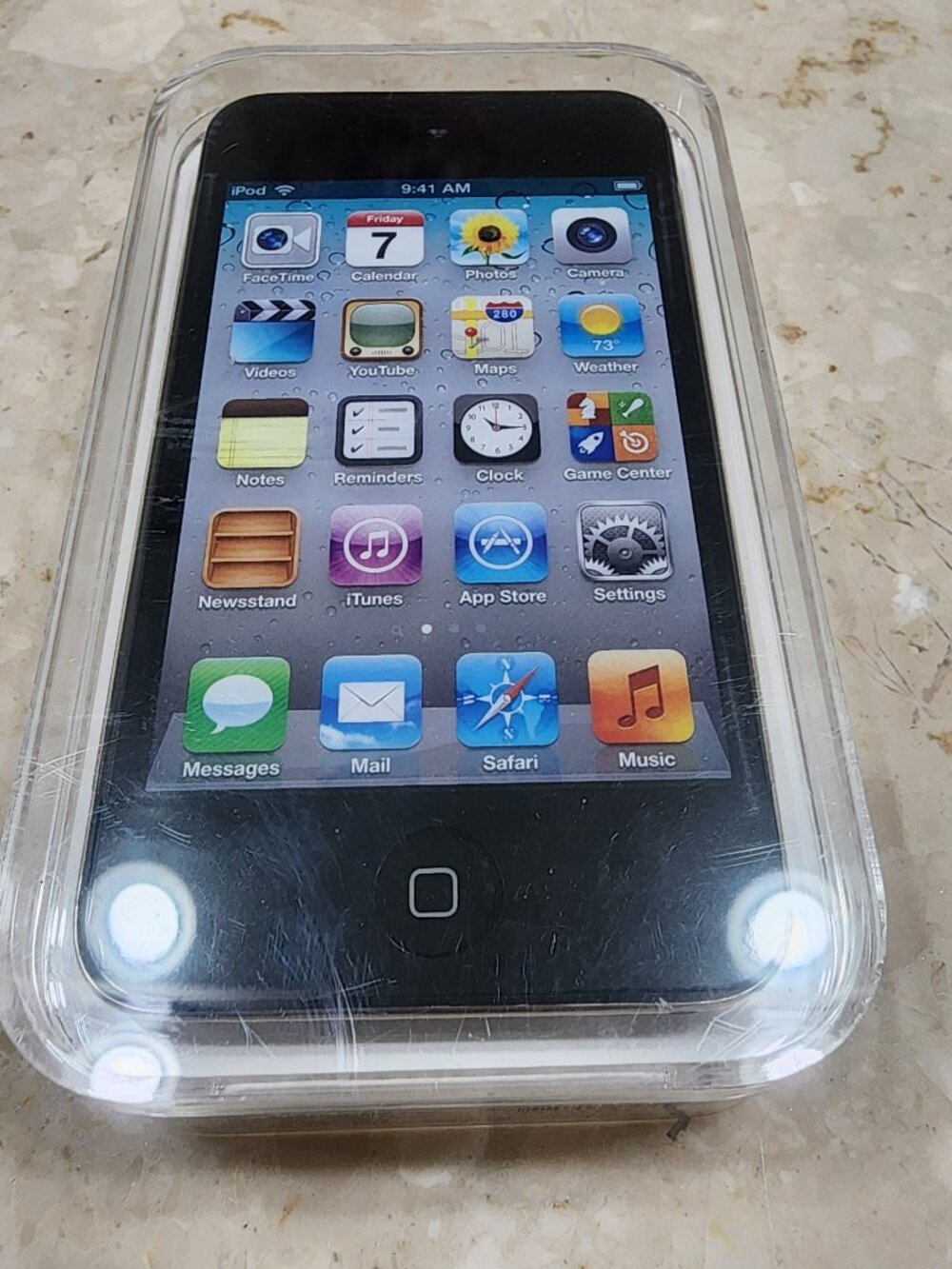 New Apple iPod Touch 4th Generation Black (8 GB) Sealed In Box 2